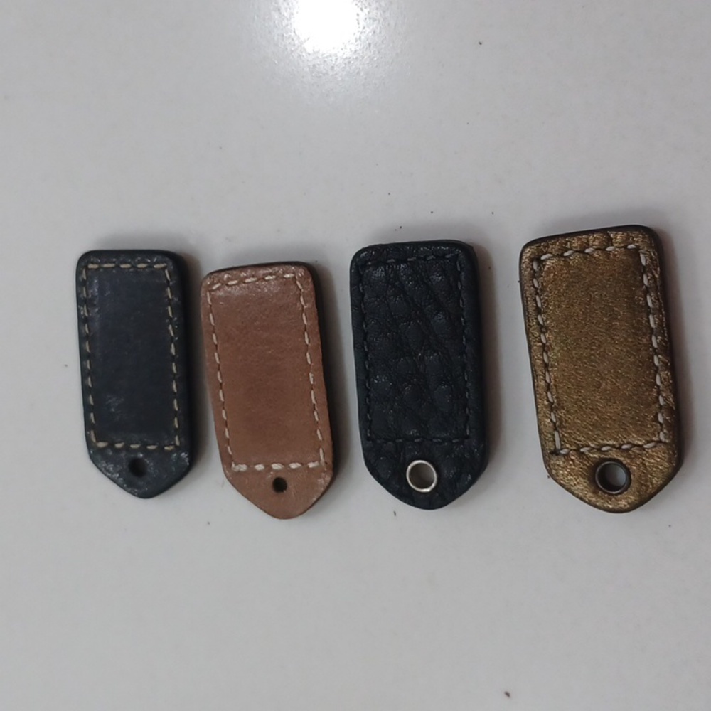 4 small Coach Hangtags - Picture 4 of 6